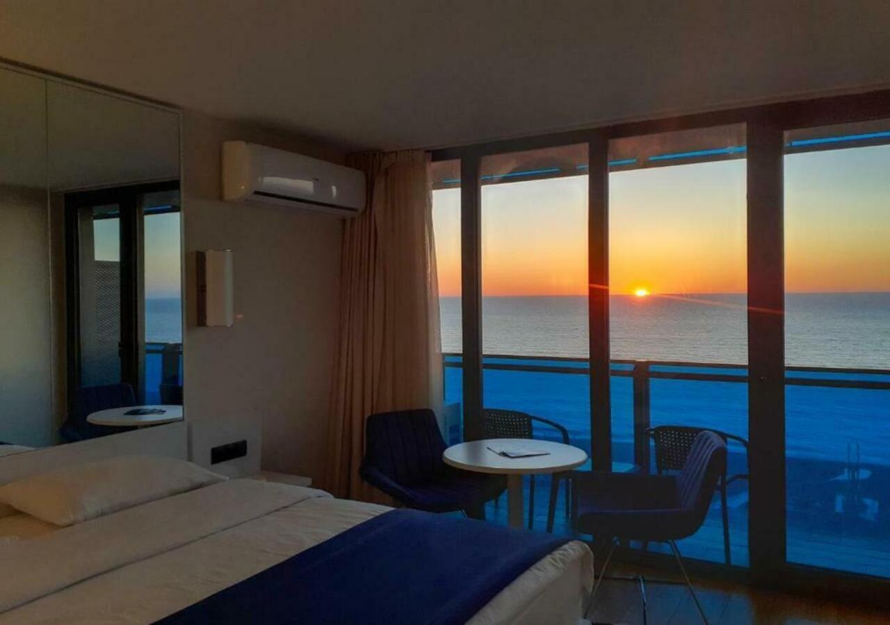 Aparthotel Orbi City Sea View Батуми Экстерьер фото